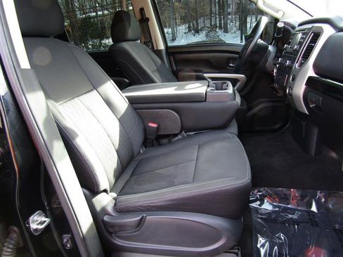 Used 2018 Nissan Titan SV image 29