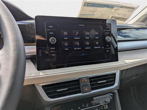 New 2025 Volkswagen Taos SE image 15