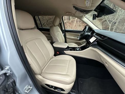 Used 2022 Jeep Grand Cherokee L Limited image 29