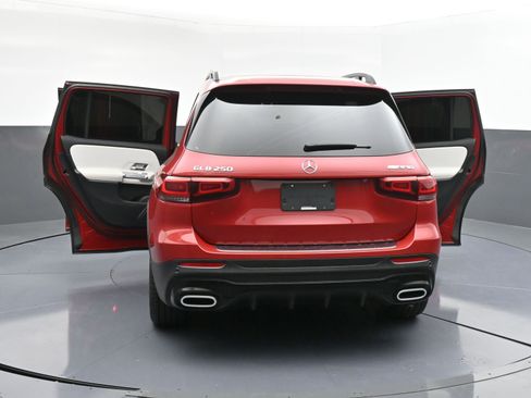 Used 2023 Mercedes-Benz GLB 250 image 35