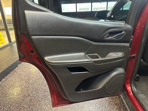 Used 2017 GMC Acadia SLT image 19