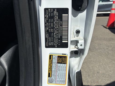 Used 2025 Hyundai Venue SEL FWD image 27