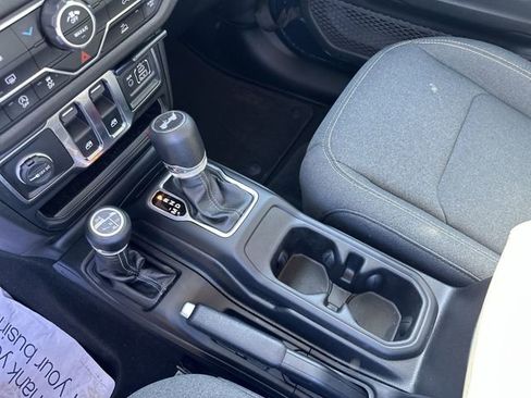 Used 2025 Jeep Wrangler Sport AWD/4WD image 22