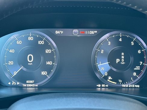 Used 2021 Volvo XC40 T5 Momentum w/ Premium Package image 34