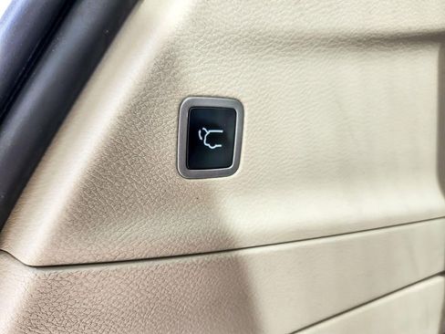 Used 2023 Chrysler Voyager LX FWD image 20