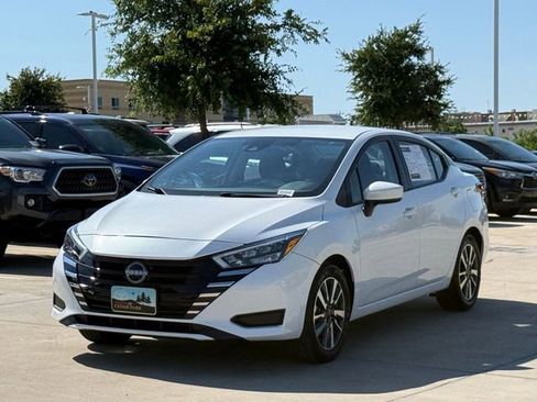 Used 2025 Nissan Versa SV FWD image 6