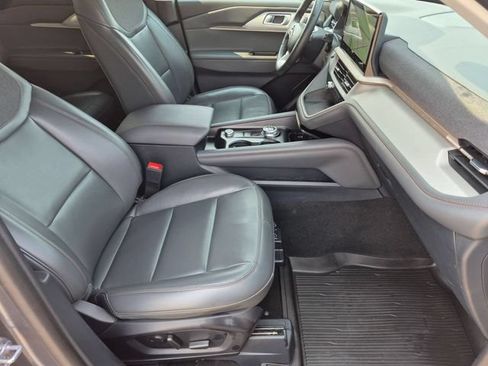 Used 2025 Ford Explorer Active w/ Active Comfort Package AWD/4WD image 33