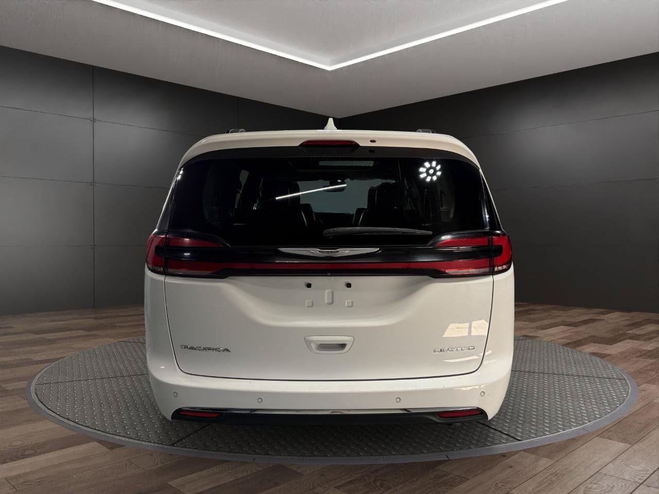 Used 2022 Chrysler Pacifica Limited FWD image 7