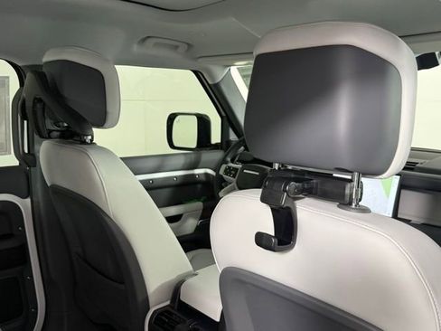 New 2025 Land Rover Defender 110 S image 27