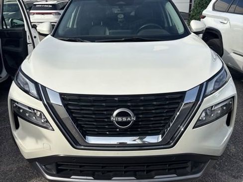 Used 2023 Nissan Rogue SL w/ SL Premium Package image 2