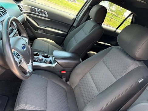 Used 2014 Ford Explorer XLT w/ Equipment Group 201A AWD/4WD image 18