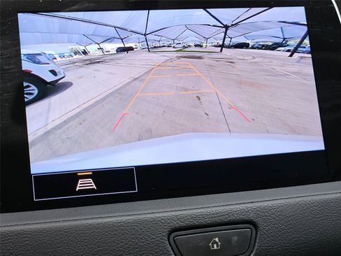 Used 2023 Cadillac XT4 Luxury w/ Cold Weather Package FWD image 18