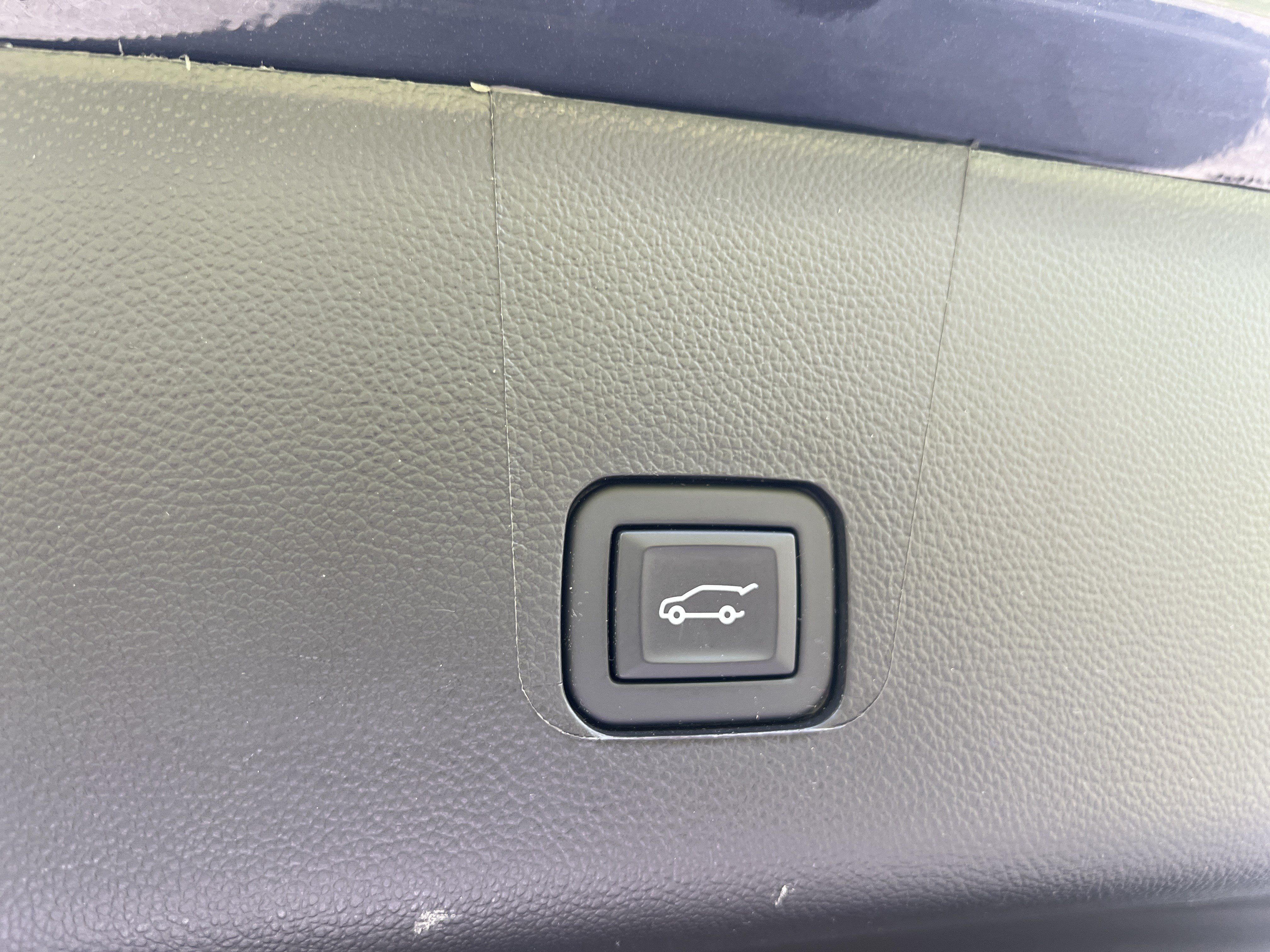 Used 2023 Chevrolet Traverse LT AWD/4WD image 16