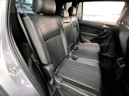 Used 2022 Volkswagen Tiguan SE R-Line image 30