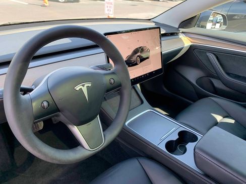 Used 2023 Tesla Model 3 Standard Range image 18