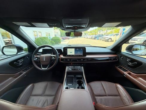 Used 2025 Lincoln Aviator Reserve AWD/4WD image 28