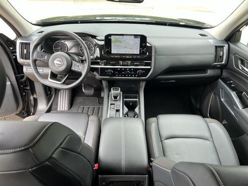Used 2024 Nissan Pathfinder SL FWD image 21
