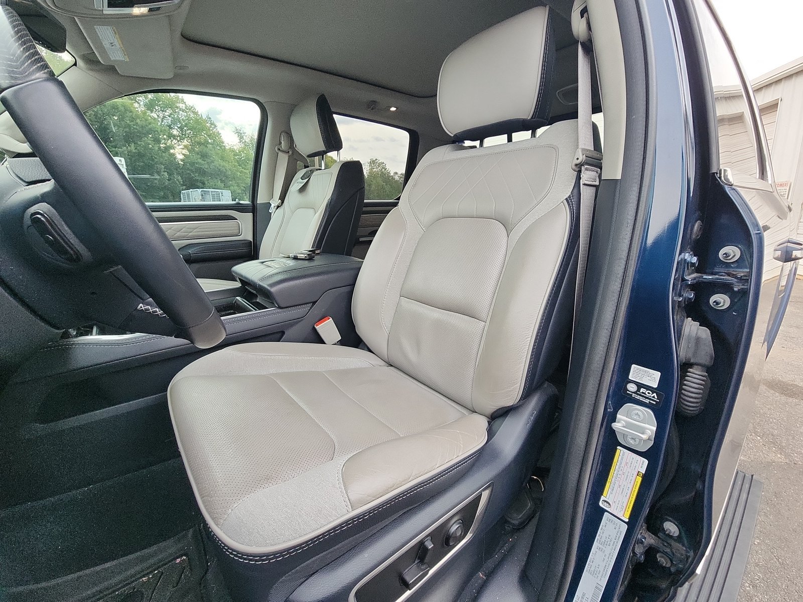 Used 2022 RAM 1500 Limited AWD/4WD image 19