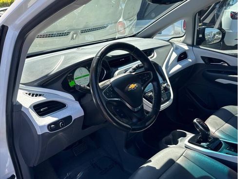 Used 2018 Chevrolet Bolt Premier w/ Infotainment Package FWD image 21
