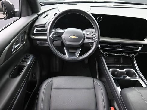Used 2025 Chevrolet Traverse LT image 13