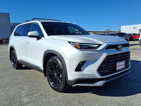 Used 2024 Toyota Grand Highlander AWD Hybrid image 2