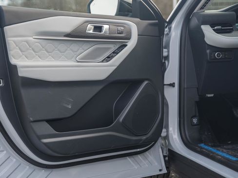 New 2026 Ford Explorer Platinum w/ LUX Leather Package image 44