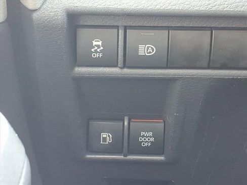 Used 2021 Toyota Sienna LE w/ LE Plus Package image 22