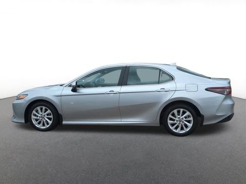 Used 2023 Toyota Camry LE image 3