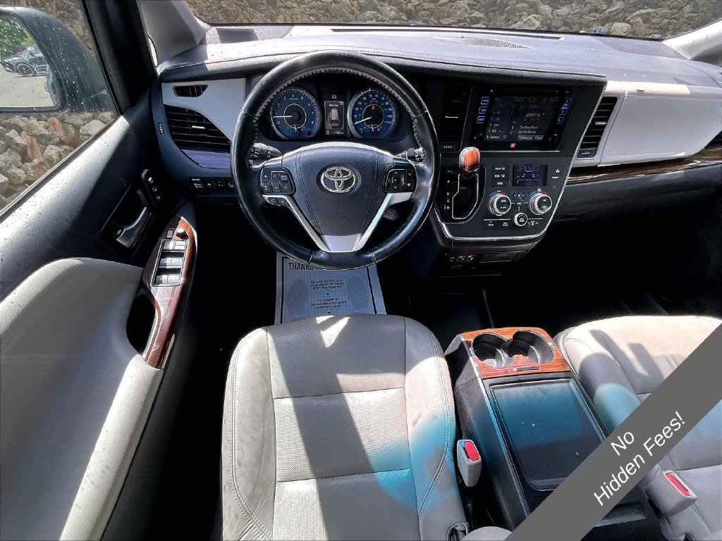 Used 2017 Toyota Sienna Limited Premium AWD/4WD image 5