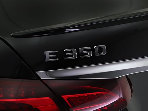 Used 2022 Mercedes-Benz E 350 Sedan image 19