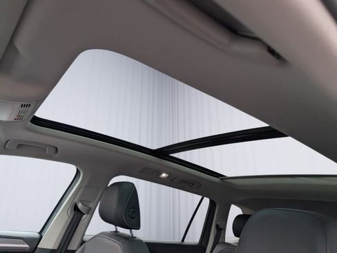 Used 2023 Volkswagen Tiguan SE image 19