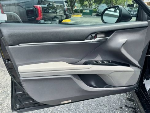 Used 2019 Toyota Camry LE Hybrid w/ Audio Package FWD image 33