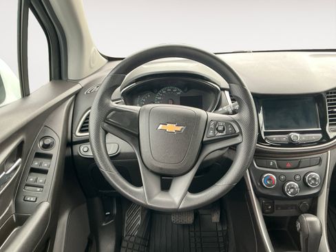 Used 2018 Chevrolet Trax LS image 12