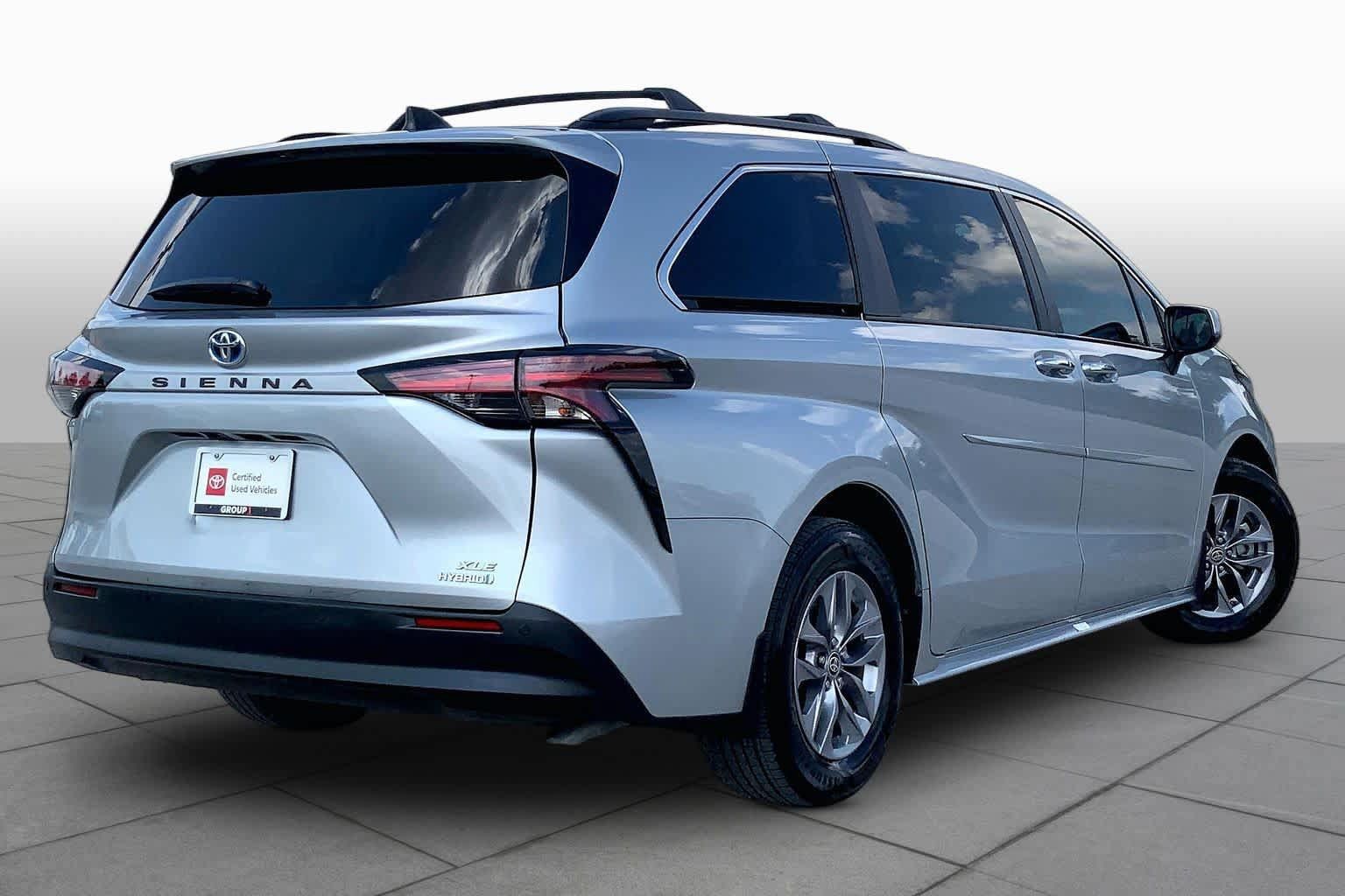 Used 2022 Toyota Sienna XLE FWD image 13