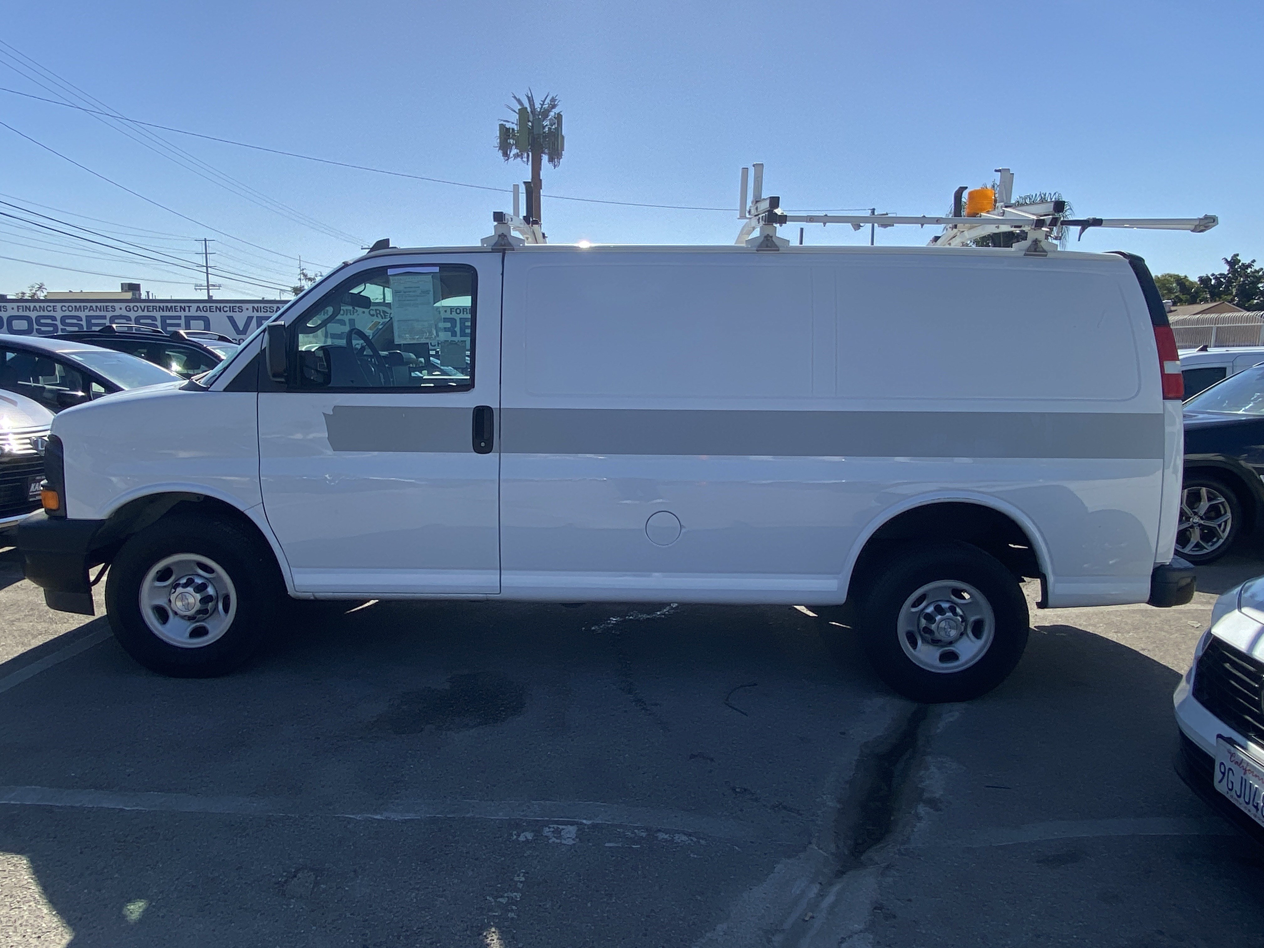 Used 2017 Chevrolet Express 2500 RWD image 8