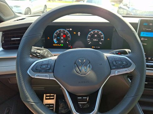 New 2026 Volkswagen Tiguan SE R-Line AWD/4WD image 14