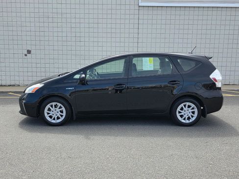 Used 2014 Toyota Prius V Three image 4