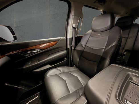 Used 2015 Cadillac Escalade Premium AWD/4WD image 23