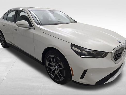 New 2026 BMW 530i xDrive image 2