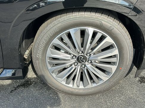 New 2026 INFINITI QX80 Luxe image 6