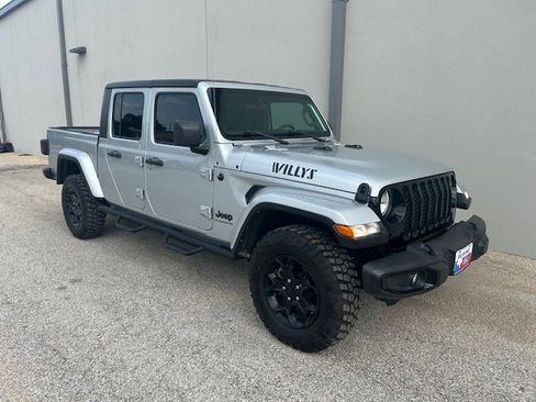 Used 2023 Jeep Gladiator Sport AWD/4WD image 2