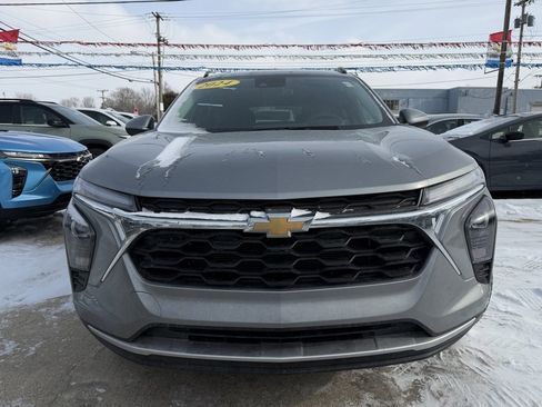 Used 2024 Chevrolet Trax LT w/ LT Convenience Package image 16