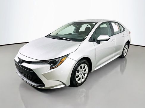 Used 2025 Toyota Corolla LE image 3