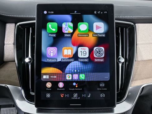 Used 2026 Volvo XC90 B6 Plus w/ Protection Package Premier image 18