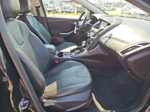 Used 2014 Ford Focus Titanium FWD image 19