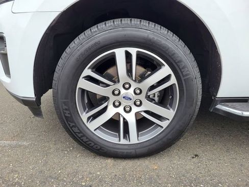 Used 2022 Ford Expedition Max Limited image 11