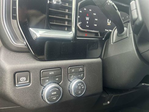 New 2026 GMC Sierra 1500 Elevation w/ Elevation Premium Package AWD/4WD image 18