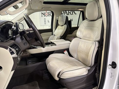 Used 2023 Lincoln Navigator Black Label AWD/4WD image 10
