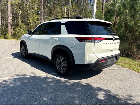 Used 2024 Nissan Pathfinder SV image 24