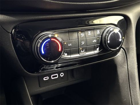 Used 2021 Buick Encore GX Preferred w/ Cold Weather Comfort Package image 19